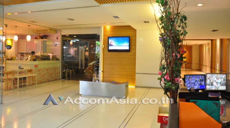  1  Office Space For Rent in Ploenchit ,Bangkok BTS Chitlom at Piya Place AA10730
